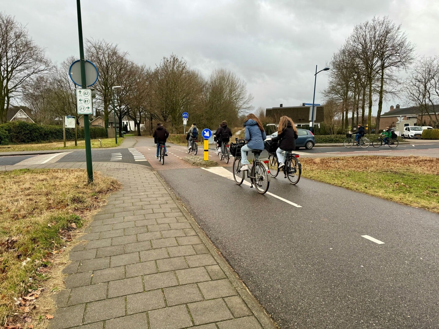 Het kruispunt waar de Gasthuisstraat overgaat in Middegaal is een druk verkeerspunt.
