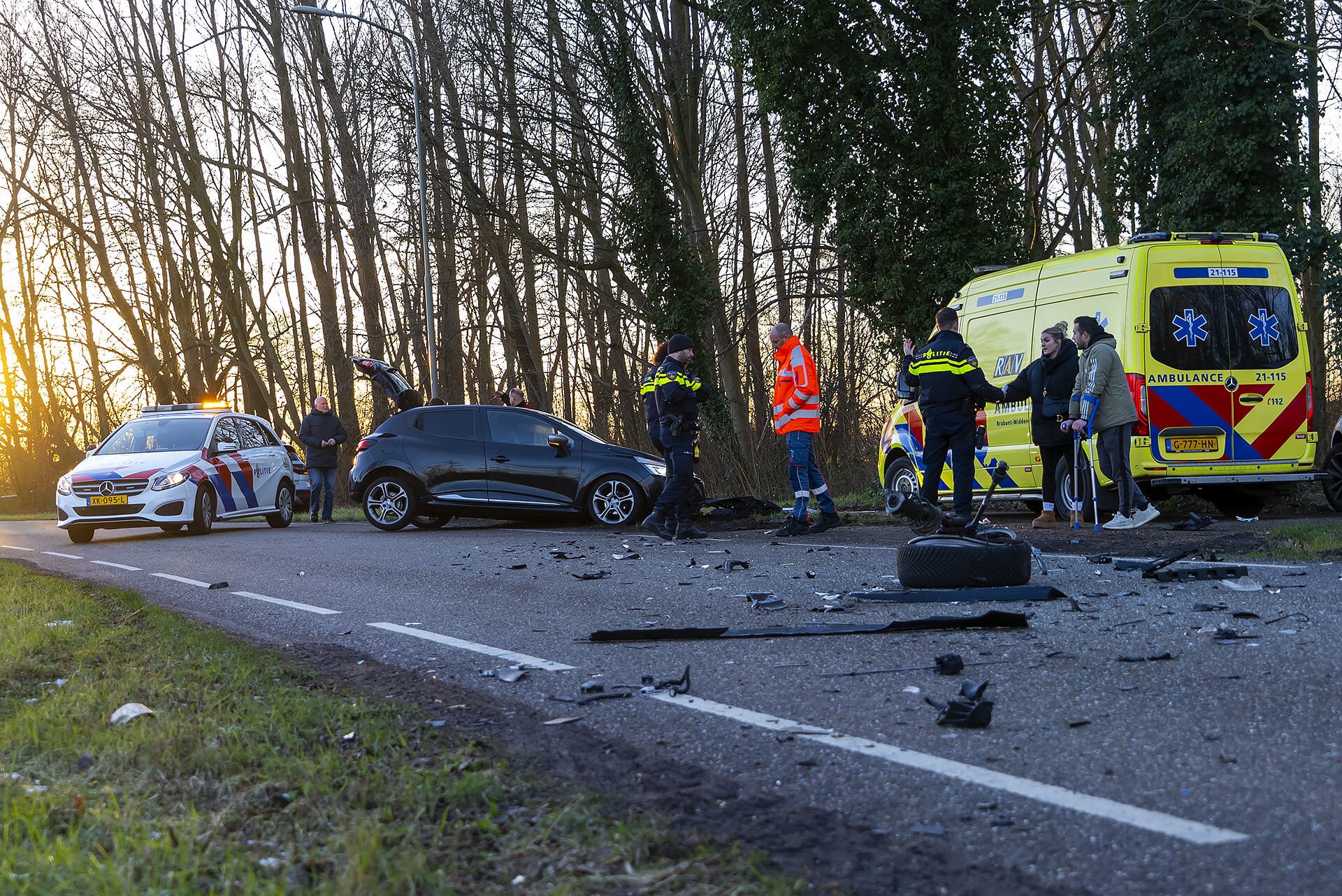 Ravage Bij Ongeval Macharenseweg Oss, Bestuurders Hebben Engeltje Op ...