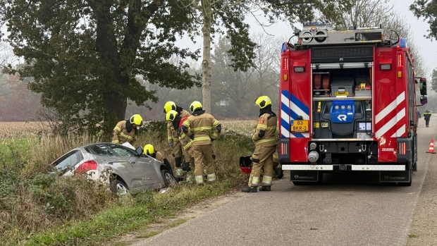 Automobilist verliest macht over het stuur en eindigt in de sloot