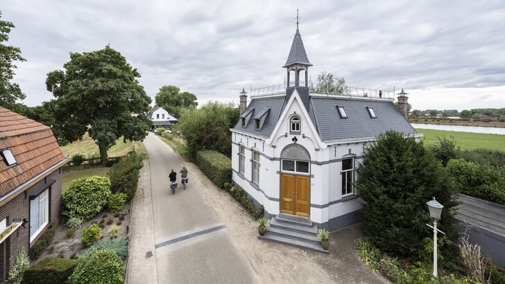 Waterschap Aa en Maas gaat de Maasdijk tussen de sluis in Lith en Bokhoven verbeteren.