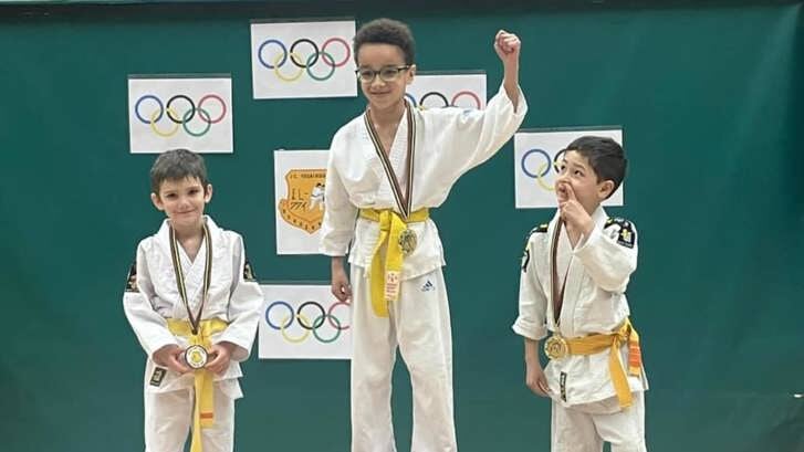 Jamiro Prika (midden) won in zijn klasse.