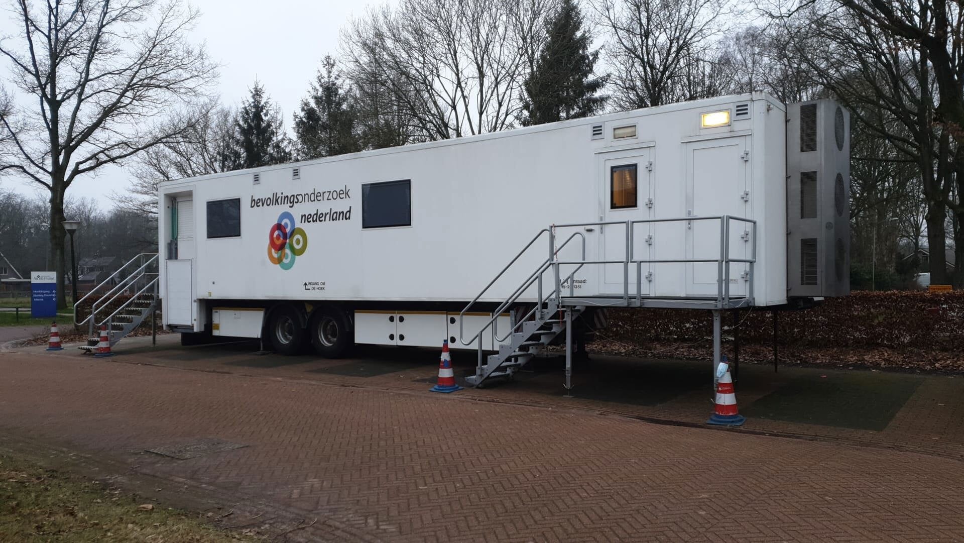 Het onderzoek wordt uitgevoerd in het onderzoekscentrum dat op het parkeerterrein van Zwembad Kwekkelstijn in Rosmalen staat.