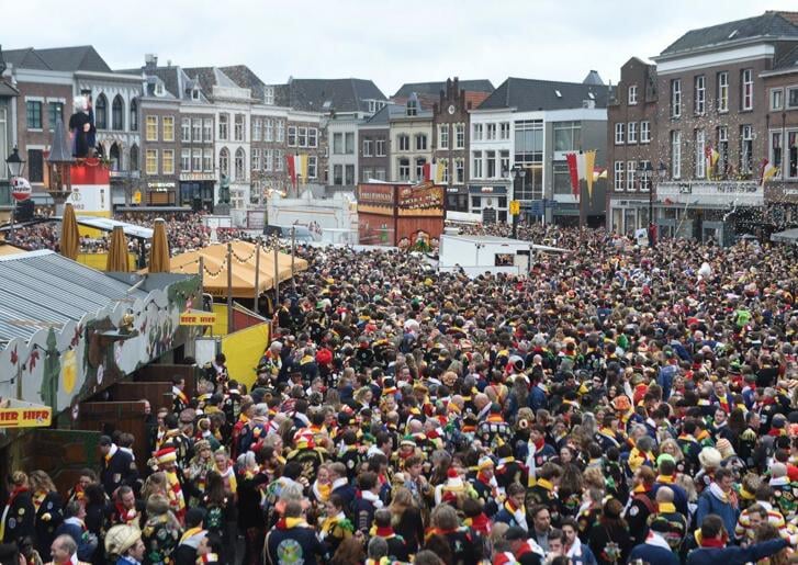 Feest in Oeteldonk op de zondag van carnaval.