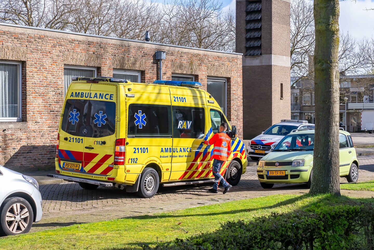 Bij een steekincident in een woning aan Cesar Francklaan in Den Bosch is zaterdagochtend rond 09.50 uur een 49-jarige man gewond geraakt aan zijn bovenbeen.