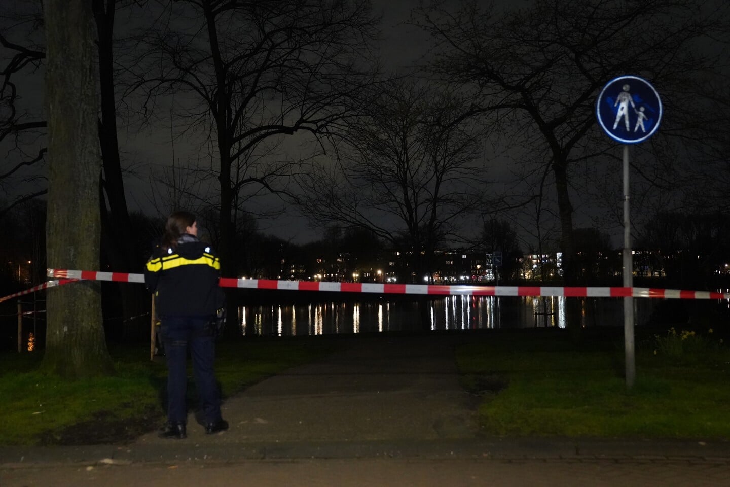 Bij een schietpartij op de kruising van de Van Grobbendoncklaan en Ophoviuslaan in Den Bosch is vanavond een man gewond geraakt.