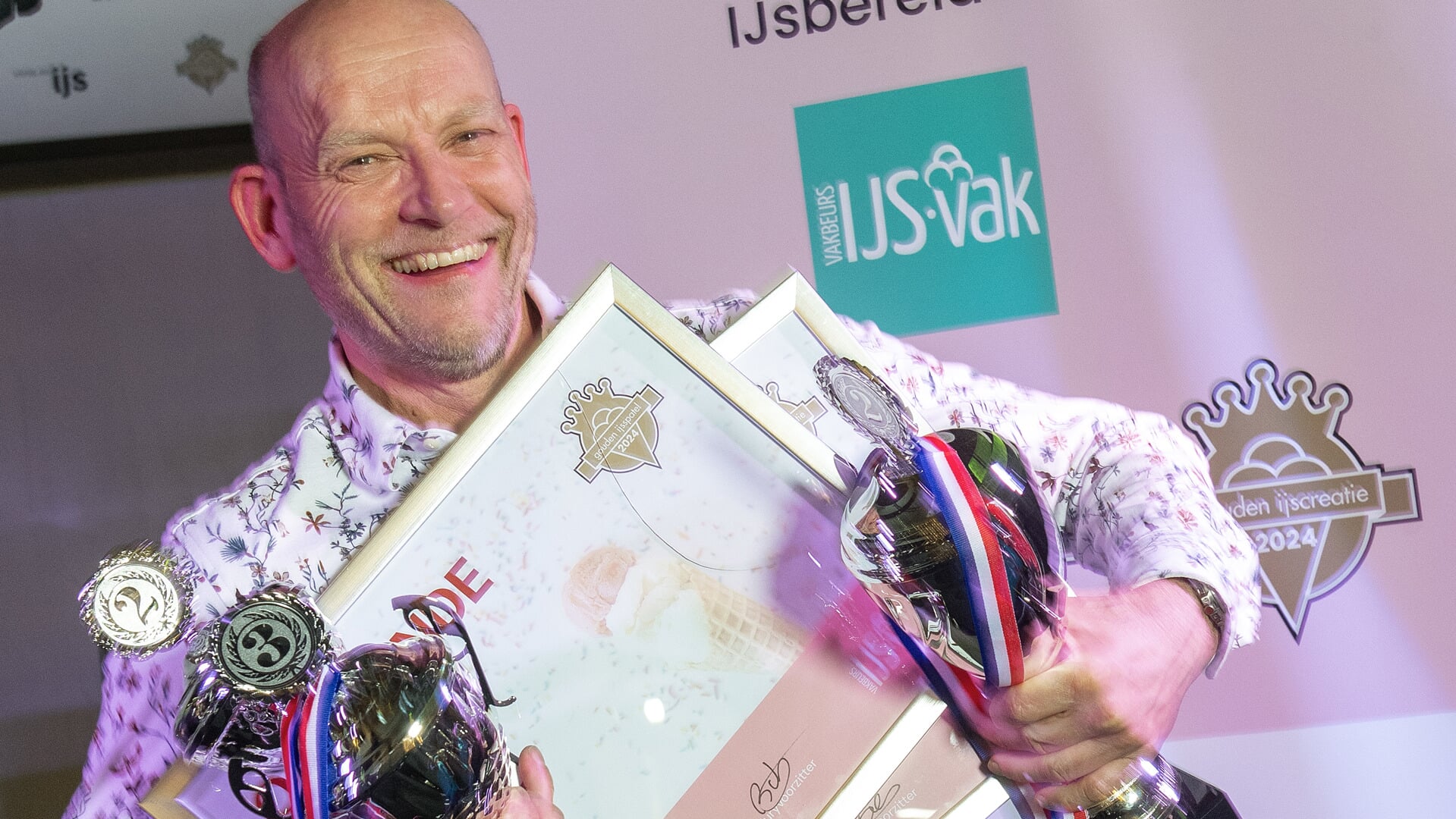 Mark van Gaal heeft twee prijzen gewonnen en is dubbel genomineerd voor de titel 'IJssalon van het Jaar 2024' (Foto: Raphael Drent)