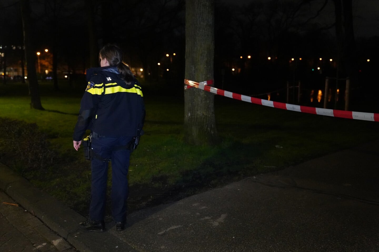 Bij een schietpartij op de kruising van de Van Grobbendoncklaan en Ophoviuslaan in Den Bosch is vanavond een man gewond geraakt.