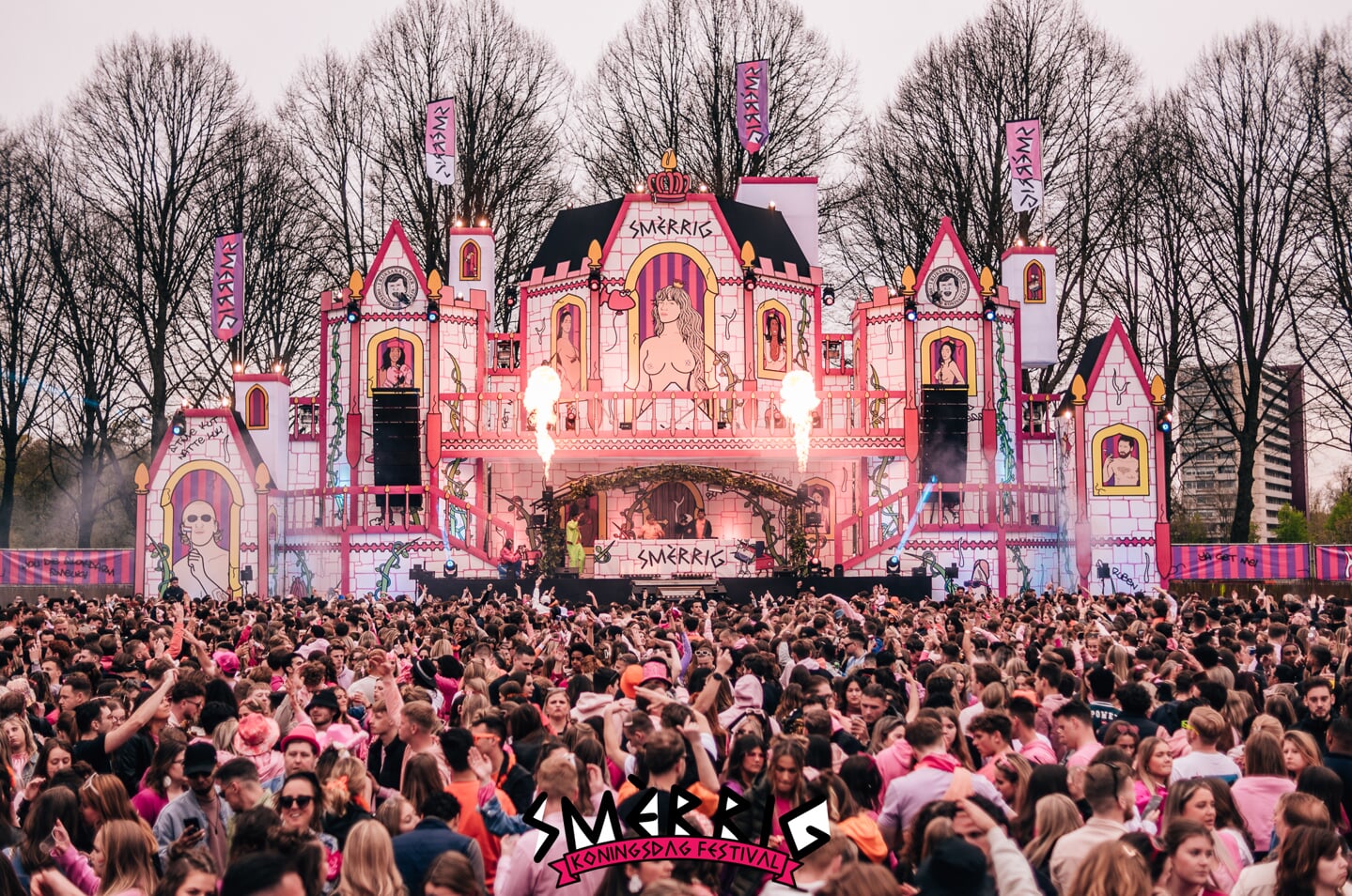 Den Bosch kleurt weer roze tijdens de derde editie van SMÈRRIG Koningsdag Festival op De Pettelaarse Schans. 