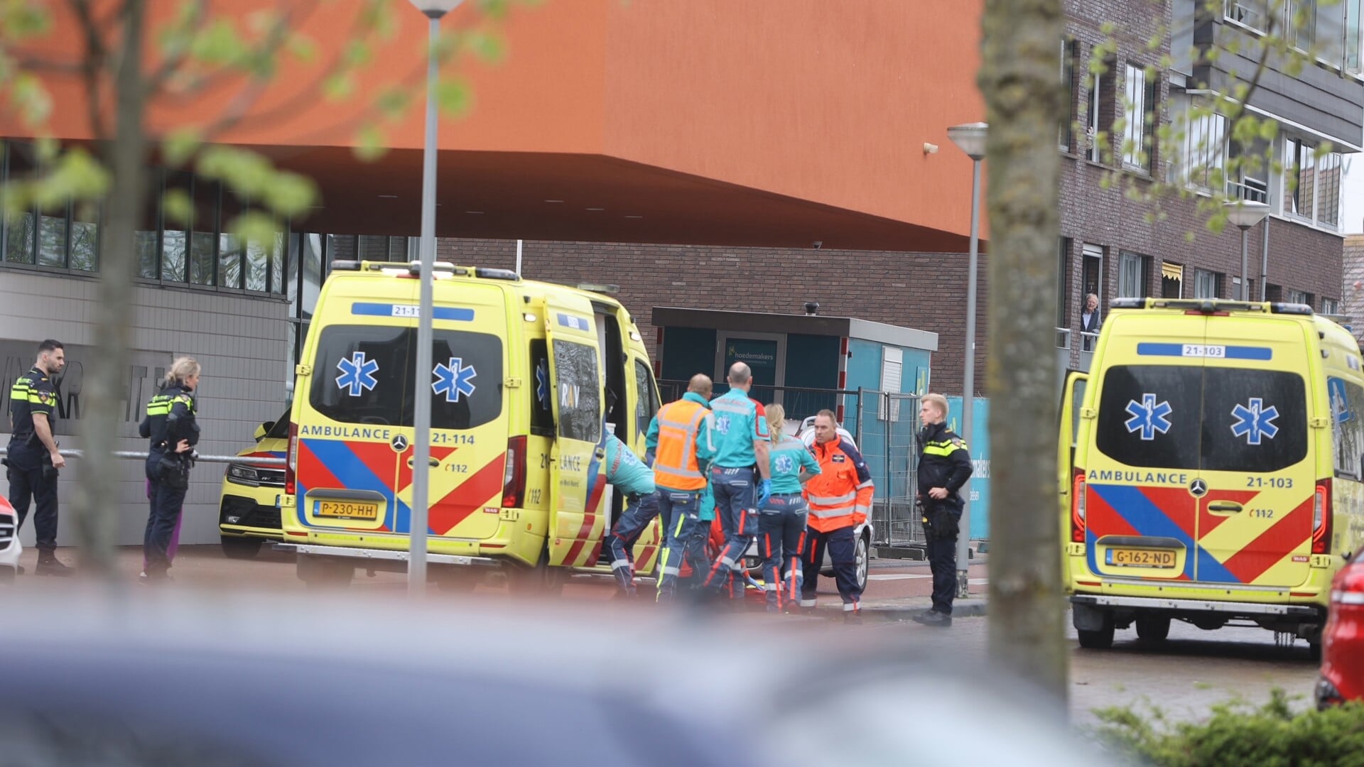 De hulpdiensten hebben vandaag rond 11.30 uur aan de Deltalaan in de wijk de Groote Wielen in Rosmalen een kind van 4 jaar oud gereanimeerd nadat deze in het water was gevallen.