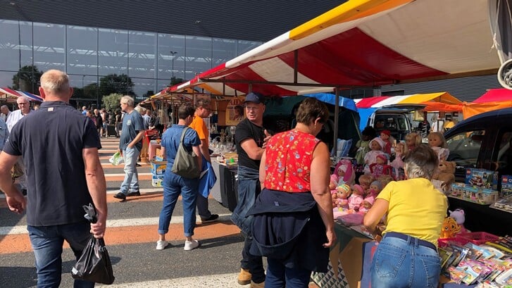 Op Tweede Pinksterdag (maandag 20 mei) is er er weer een grote snuffelmarkt op het parkeerterrein van de Brabanthallen.