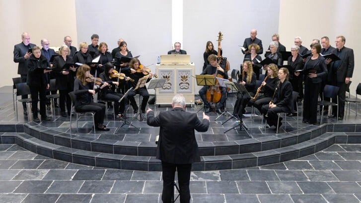 Foto van het Bach Collegium ’s-Hertogenbosch onder leiding van Jeroen Felix tijdens een eerder optreden.
