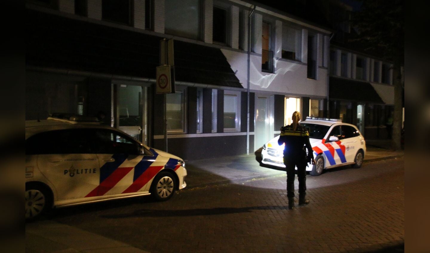 Gewonde Bij Woningoverval In Uden Verdachten Op De Vlucht Adverteren Uden Udens Weekblad 3687