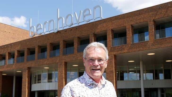 Cardio vasculair laborant Jan Pepers nam na meer dan een halve eeuw afscheid van ziekenhuis Bernhoven (Foto: Henk Lunenburg).