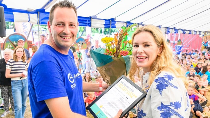 Harm van den Berg en wethouder Hilde de Wit-van der Zanden
