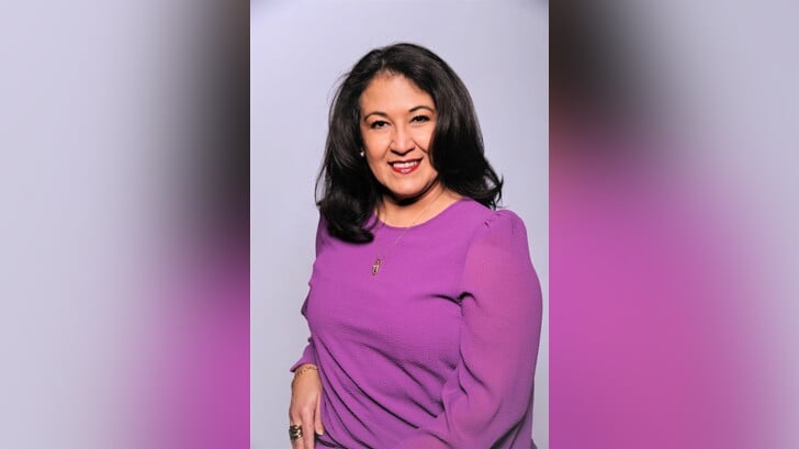 Adriana Hernández (foto) is door haar partij 50PLUS unaniem voorgedragen als lijsttrekker voor de gemeenteraadsverkiezingen van 2026.