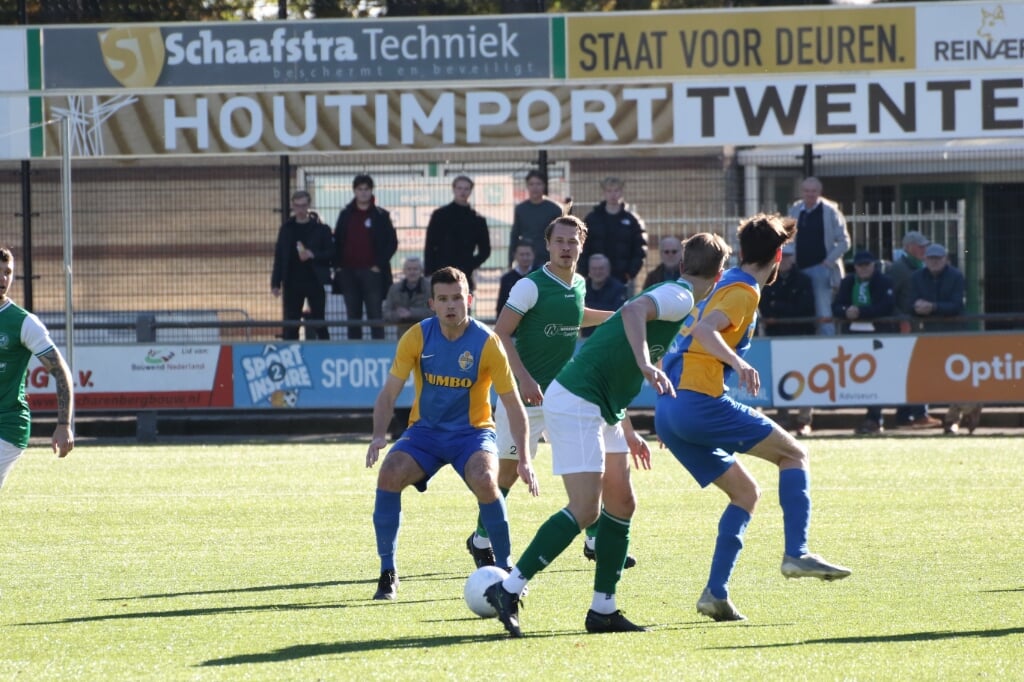 Duel uit de wedstrijd HSC’21 – Blauw Geel’38/Jumbo.