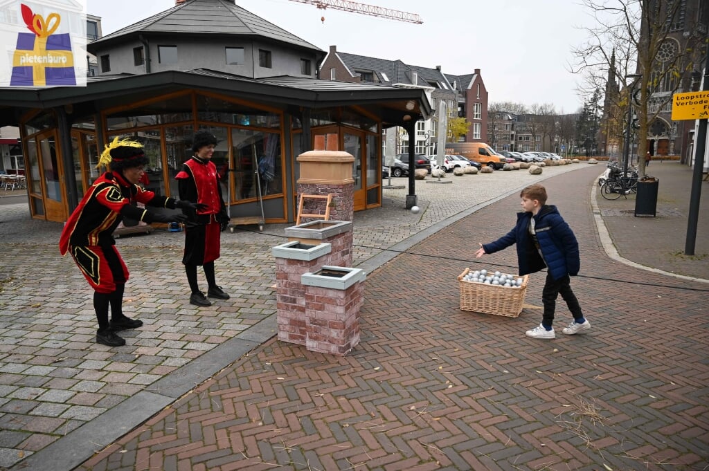 Tijdens de Pietendag in het centrum is er van alles te doen.