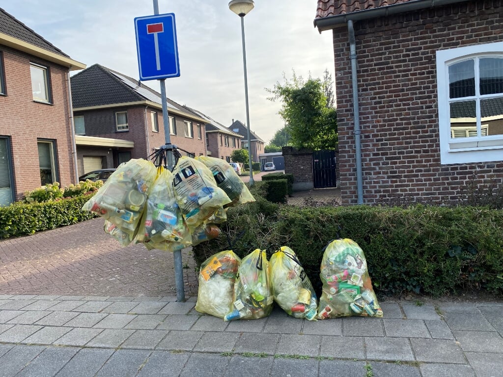 PMD-afval wordt in groeiende hoeveelheid en nog steeds meer verontreinigd aangeboden.(Tekst en foto: Jos Gröniger) 