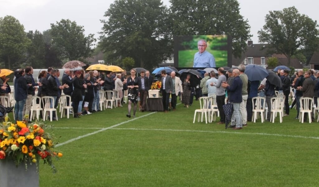 Veel aanwezigen bij het afscheid van Cor van der Aa (foto Peter Kuijpers).
