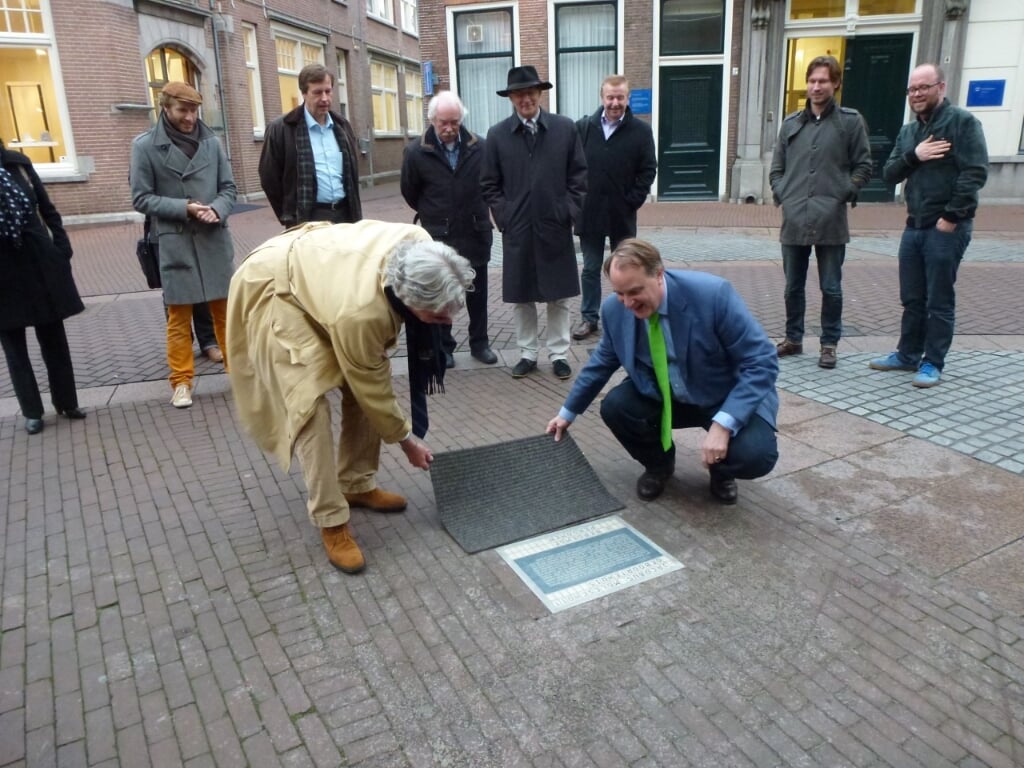 Eerder werd - gesteund door oud-wethouder Huib van Olden en archiefmedewerker Rob van de Laar - al een gedenkplaat geplaatst.
