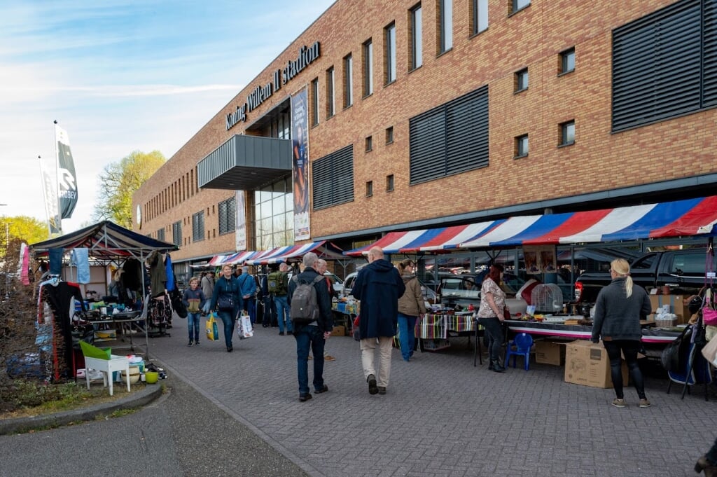 Op zondag 10 juli is er weer een XXL Vlooienmarkt bij het Willem II Stadion in Tilburg. (Foto: Gijs Franken)