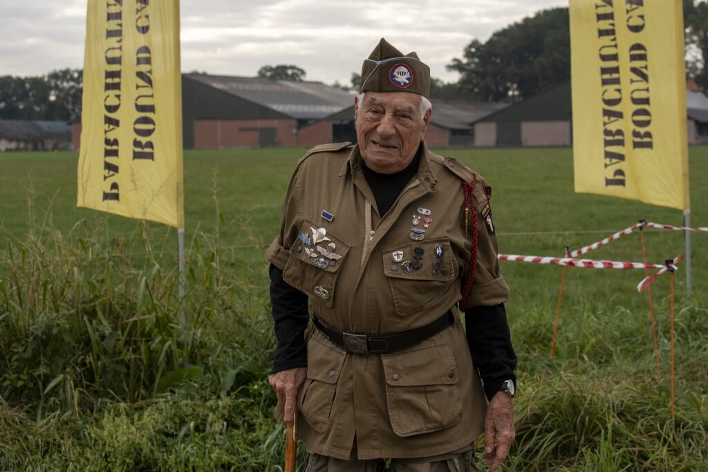 De 97-jarige veteraan Vincent Speranza (Foto: Jos van Nunen).