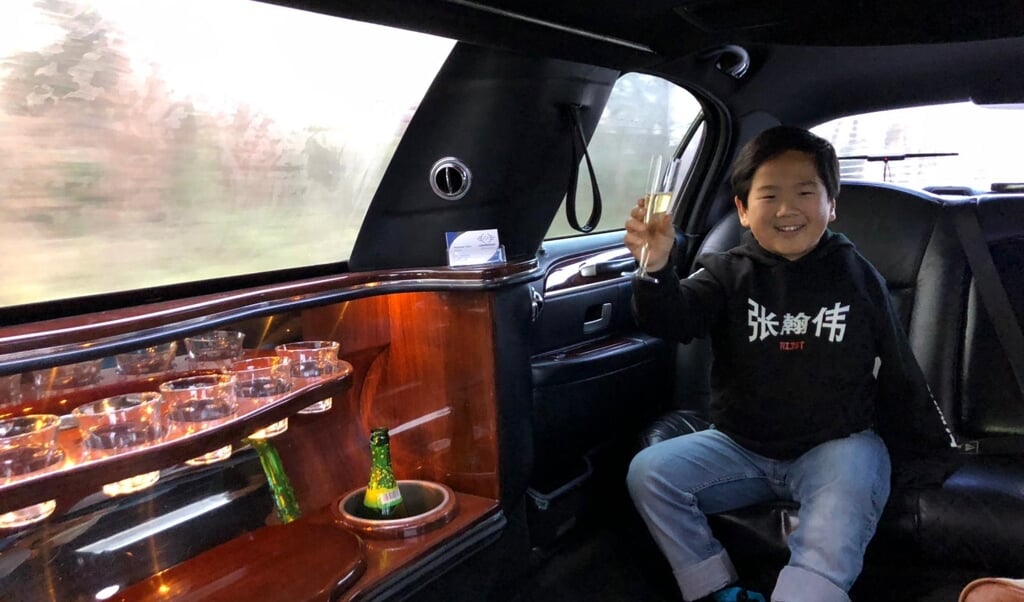 Hong Jie in  de Limousine