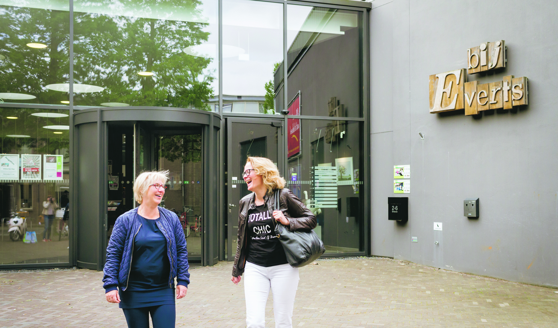 Uitkijken naar de nieuwe theatervoorstellingen in het Evertshuis, aldus Franciska Jongenotter en Rina Hampel