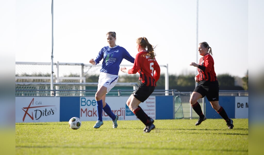 Fien Post scoort de 4-1 voor RVC