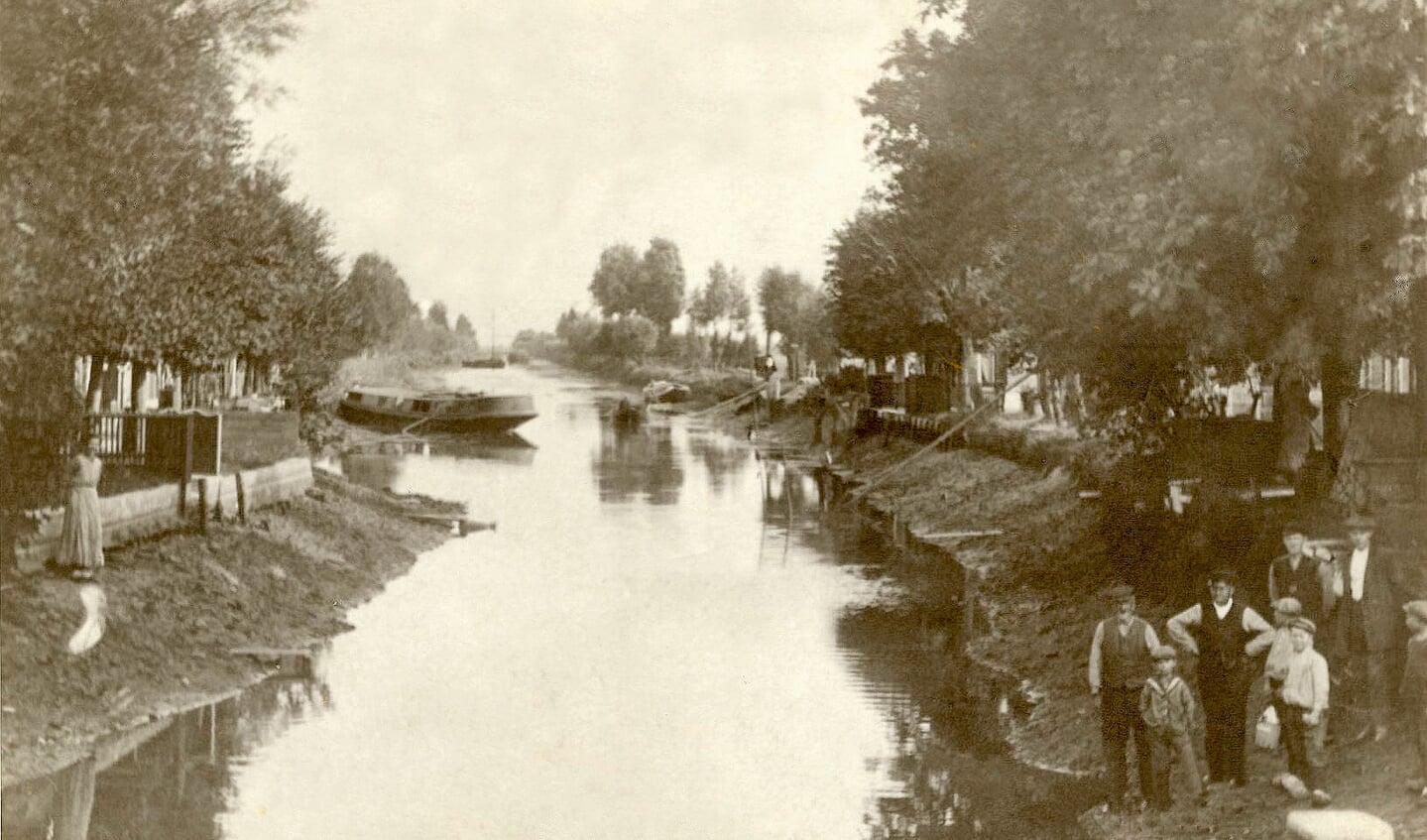 Laag water in de Dubbele Wiericke bij Driebruggen, 1916