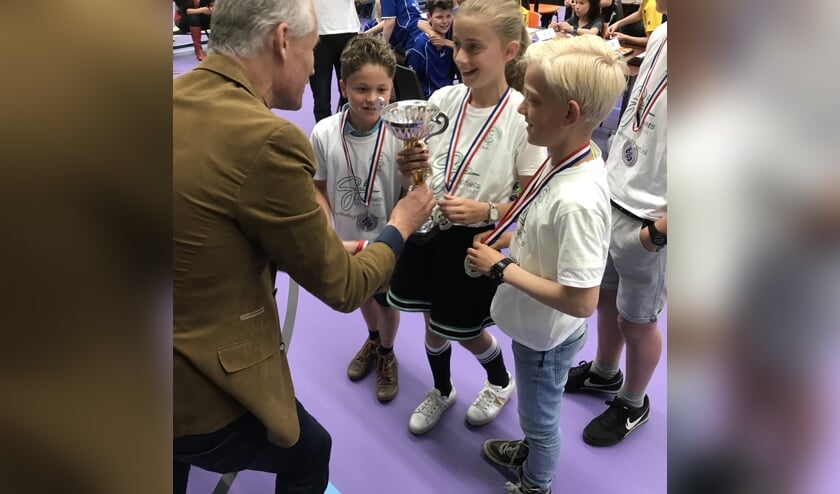 V.l.n.r. Laurent Glas, Lisanne en Willem Slappendel van de Graaf Jan van Nassauschool.