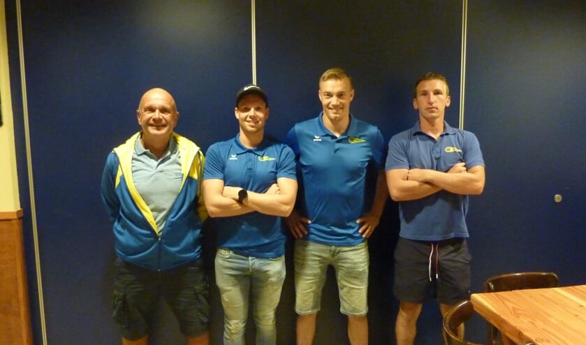 van links naar rechts: coach Herman van Tongerloo, Luke Rijnbeek (speler), René Peek (speler, aanvoerder) en Tristan van Dam (speler)
