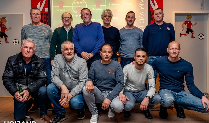 Verkozen spelers: Dit is een foto die na afloop van de presentatie is gemaakt. De aanwezige verkozen spelers zijn vastgelegd op foto.