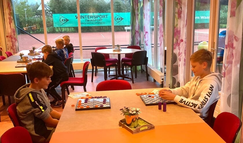 <p>Nieuwe damclub in Waarder. </p>