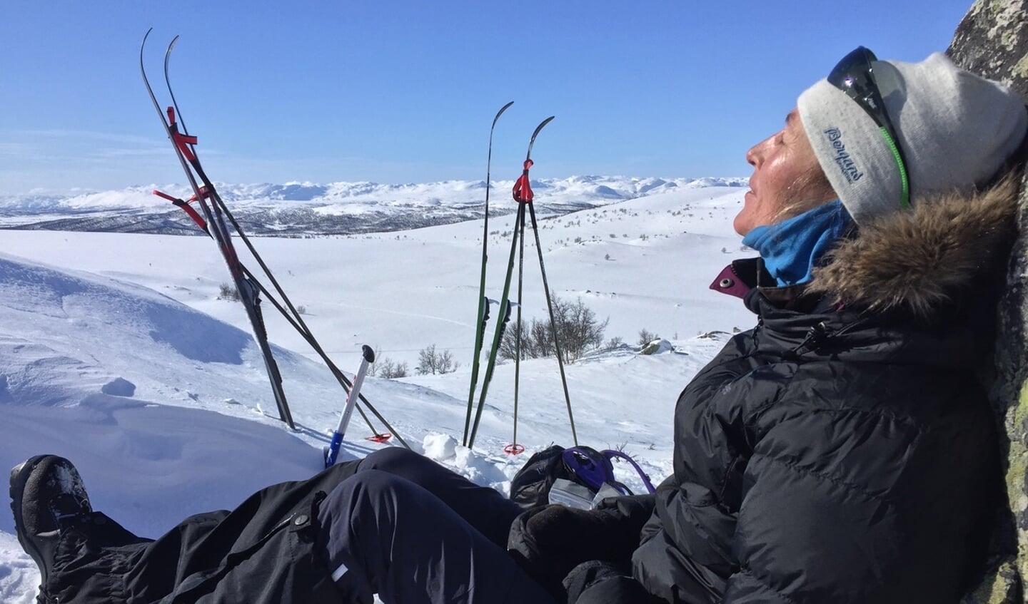 Genieten van de zon tussen het skiën door in Noorwegen.