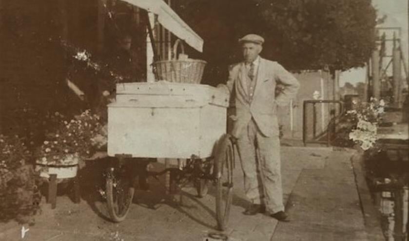 Vader Jan Timmer met de bakfiets.