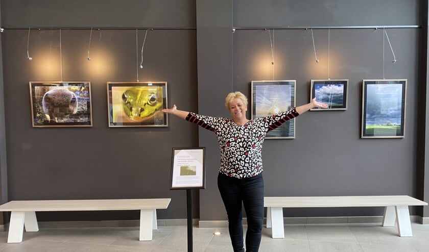 Caroline Rijnbeek toont een deel van haar schitterende natuurfoto's.