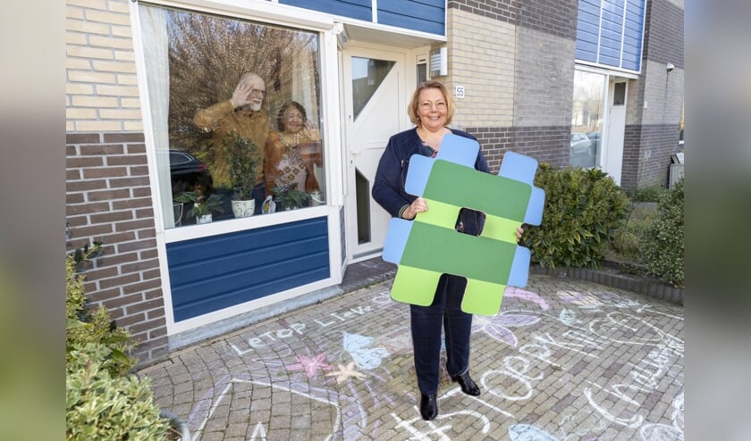 Op stoepkrijtchallenge.nl lees je hoe je buiten veilig kan krijten of hoe je zelf stoepkrijt maakt.