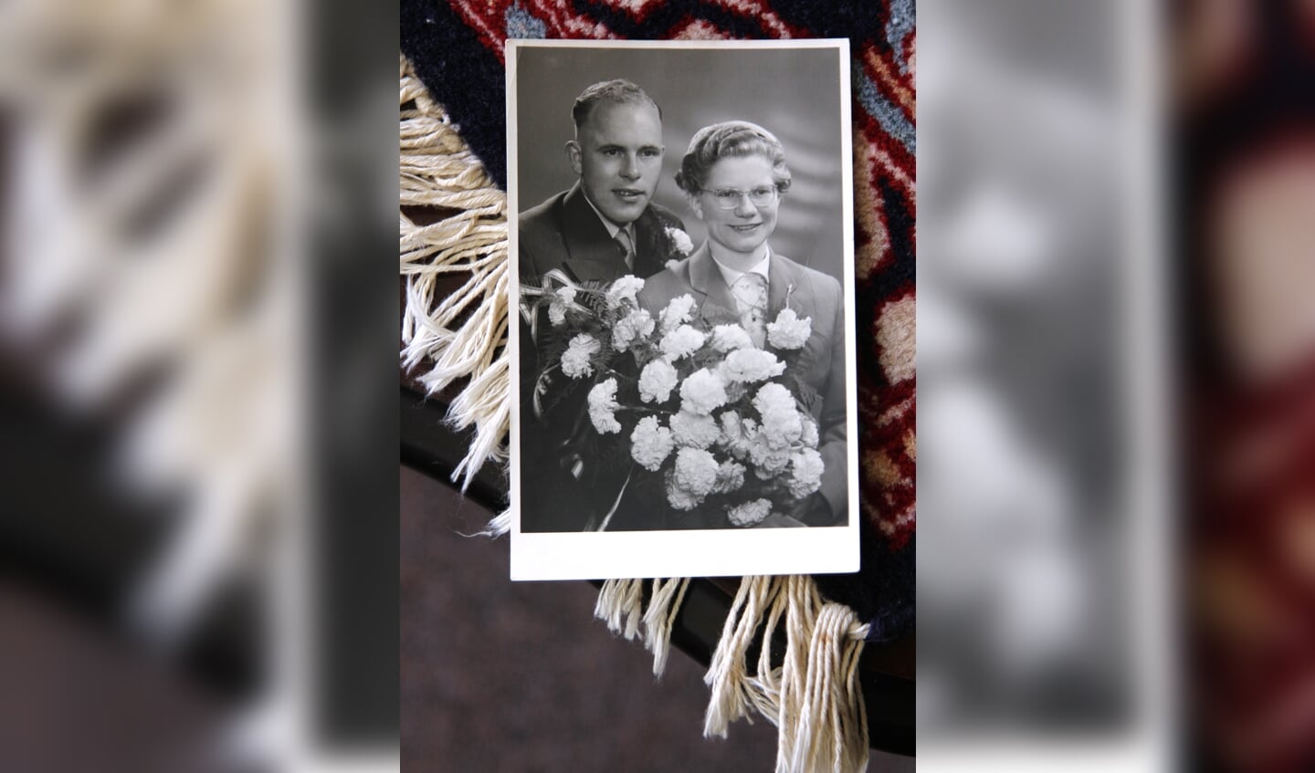 26 mei 1955: stralend bruidspaar Hans en Riet.