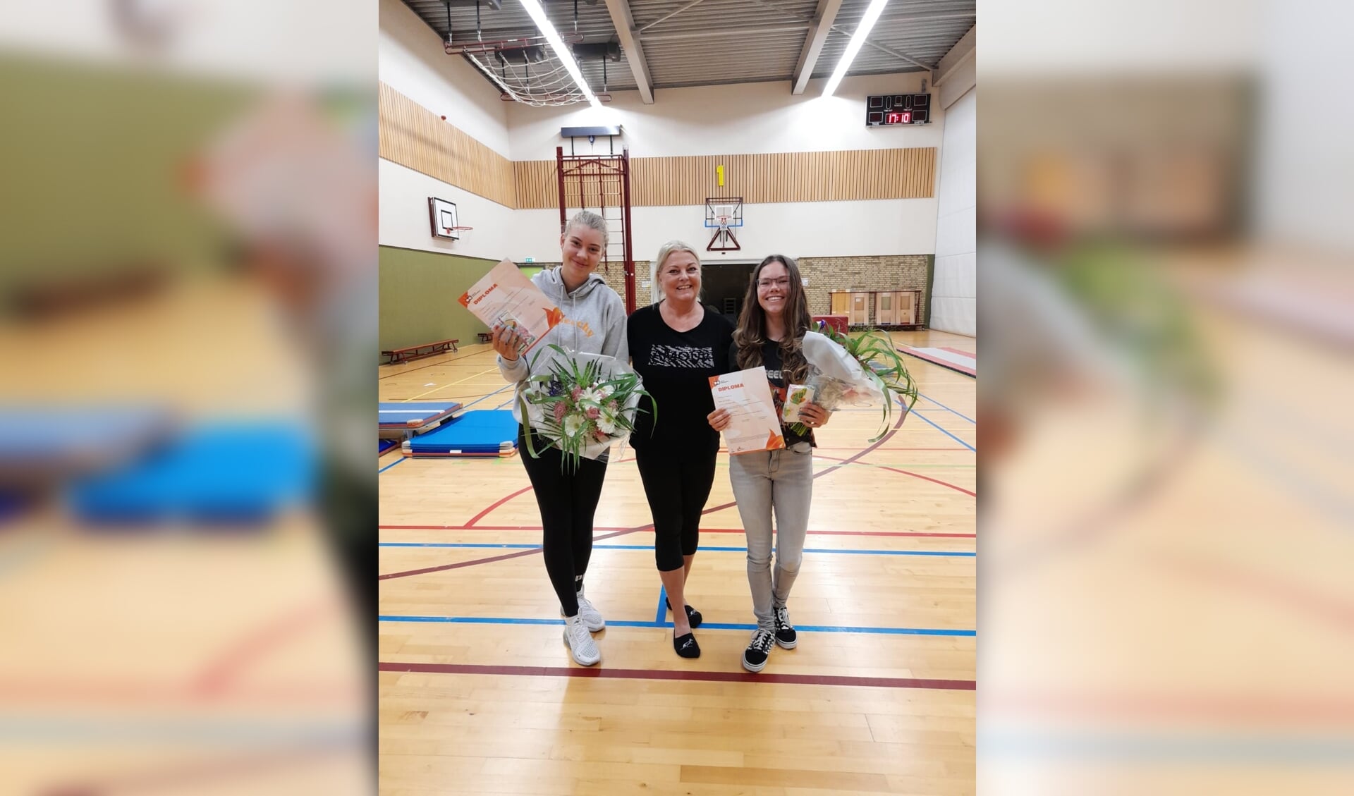 Lindsey Bakker, trainster Mieke van der Gugten, Sarah Schakel

 