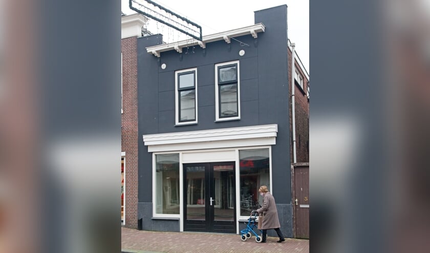 De gevel van dit pand aan de Brugstraat heeft een grondige metamorfose ondergaan