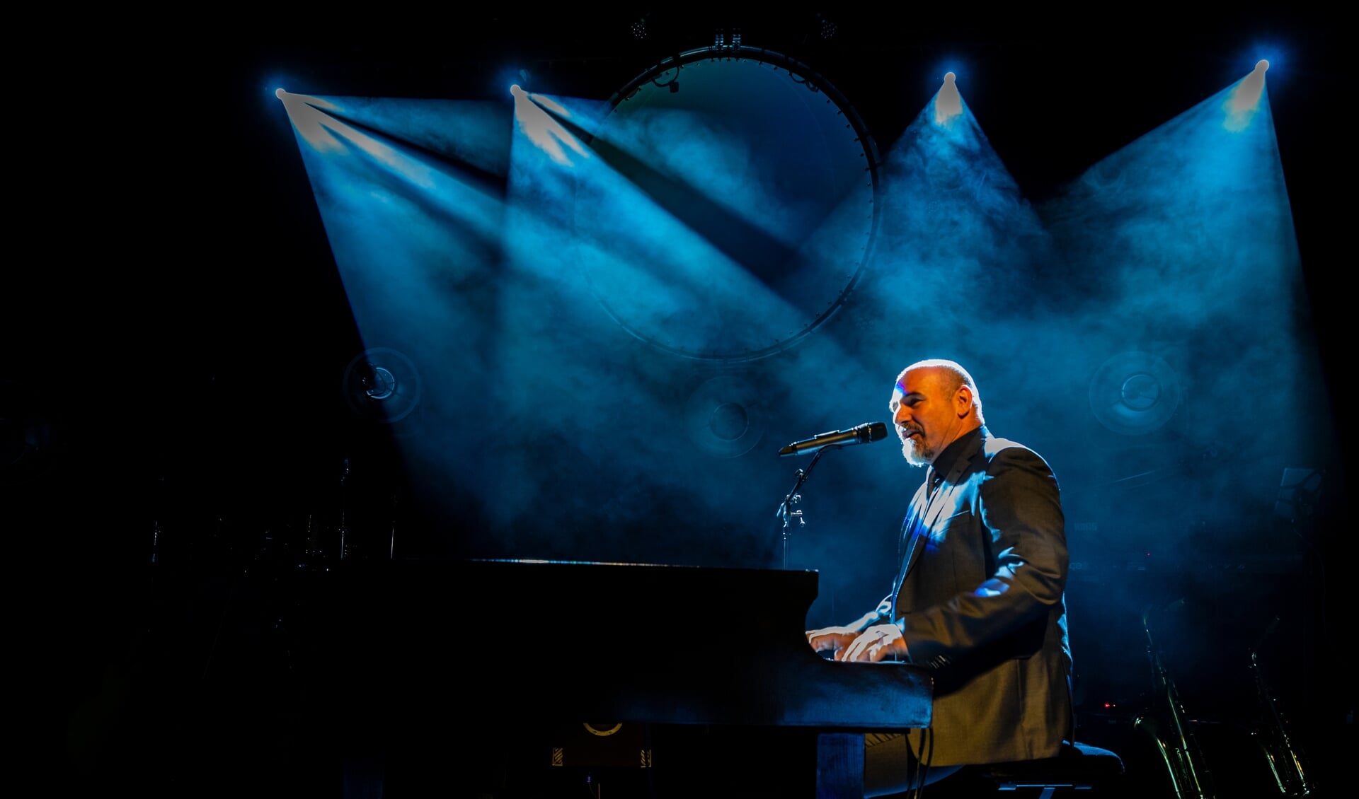 Pianist, zanger en entertainer Alexander Broussard. Beeld: Charles Groeneveld