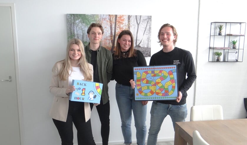 <p>Freek Hehewerth (rechts) met zijn drie medestudenten.</p>