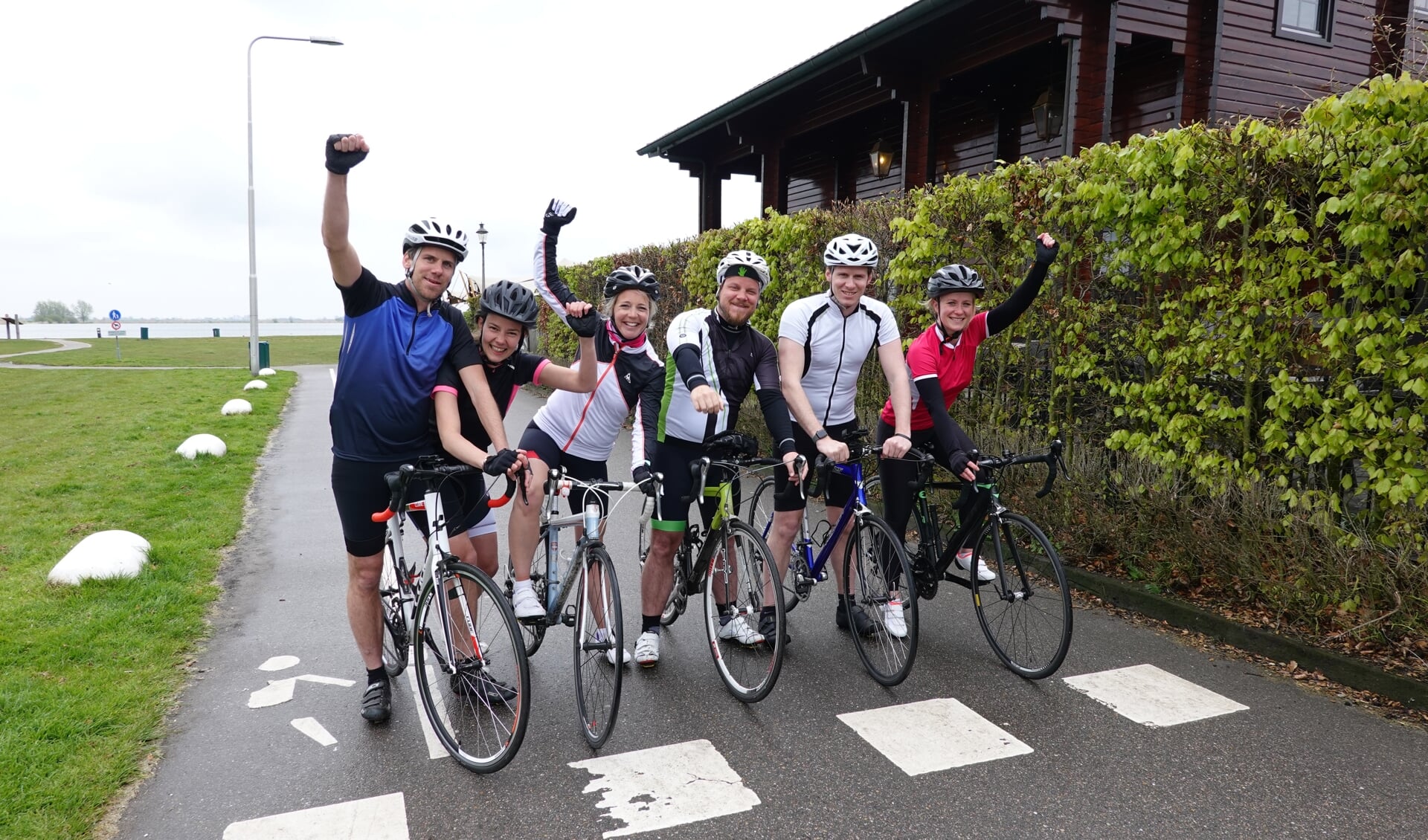 Familie Koopman stapt met enthousiaste familieleden en vrienden op de pedalen om te fietsen voor het leven.