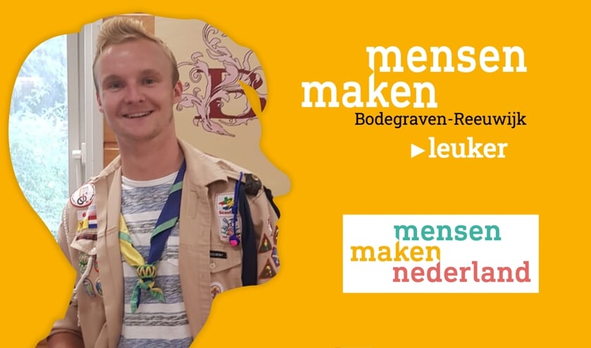 <p>Vrijwilliger Kevin Slingerland bereidt de spellen voor voor de volgende leuke avond.</p>
