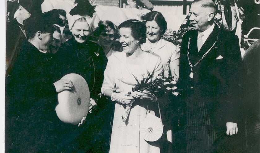 <p>De eerste Kaaskoningin tijdens de Najaarsmarkt van 1952.</p>