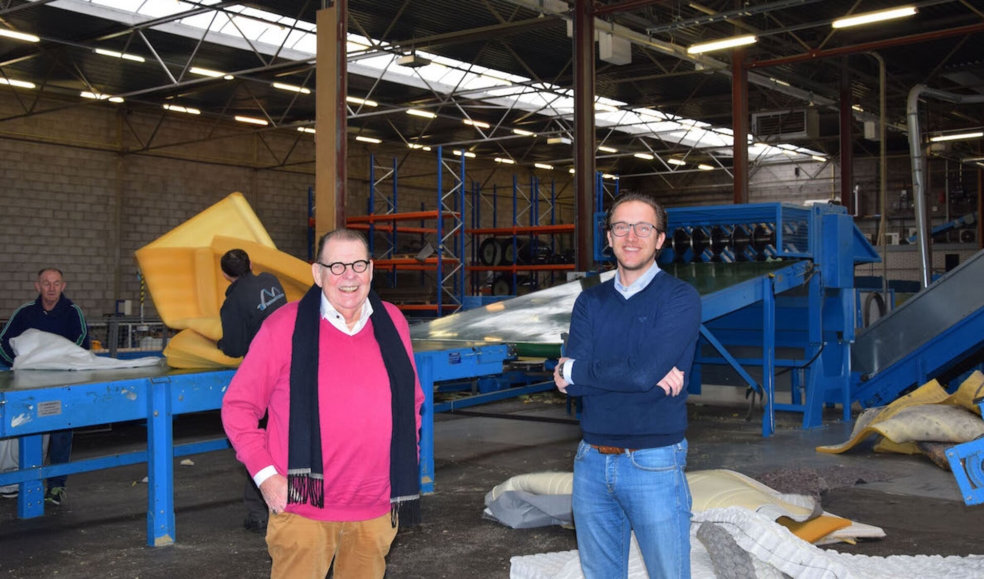 Nanne Fioole (links) en Chico van Hemert (rechts) in de fabriek in Alphen aan den Rijn.