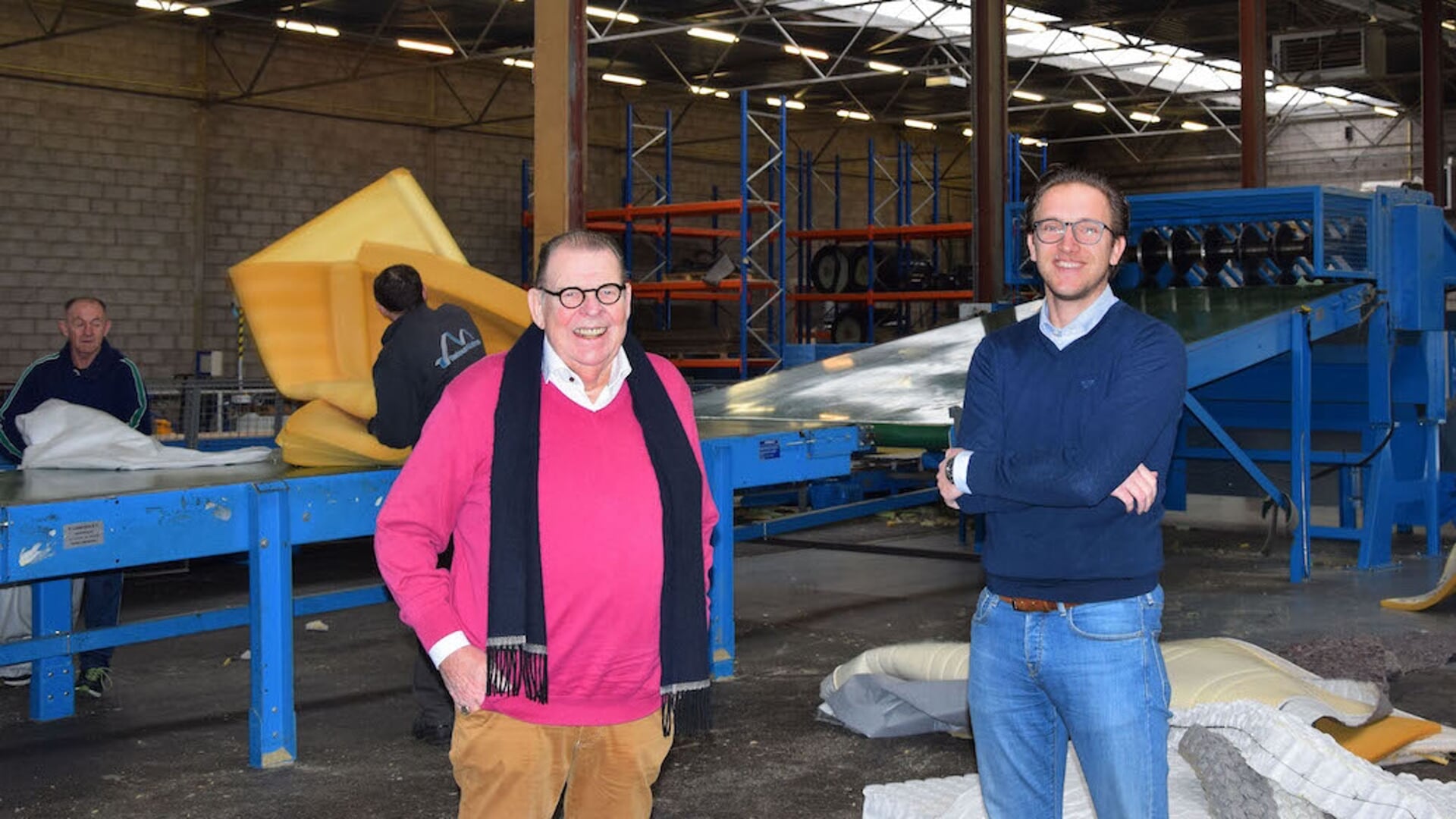 Nanne Fioole (links) en Chico van Hemert (rechts) in de fabriek in Alphen aan den Rijn.