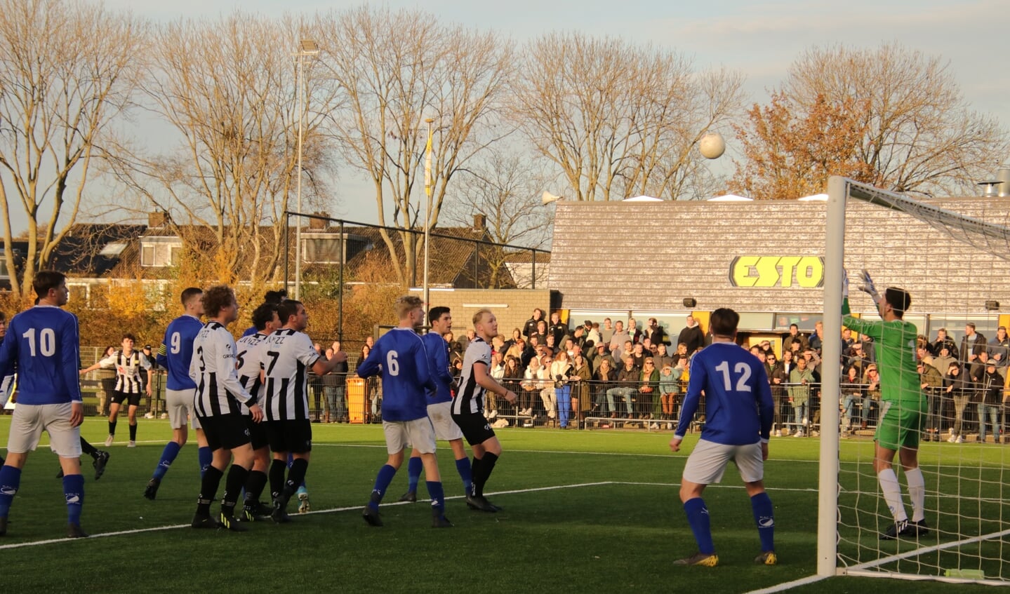 Op 26 november moest RVC’33 in de slotfase buigen voor koploper ESTO (2-1). Beeld: RVC’33