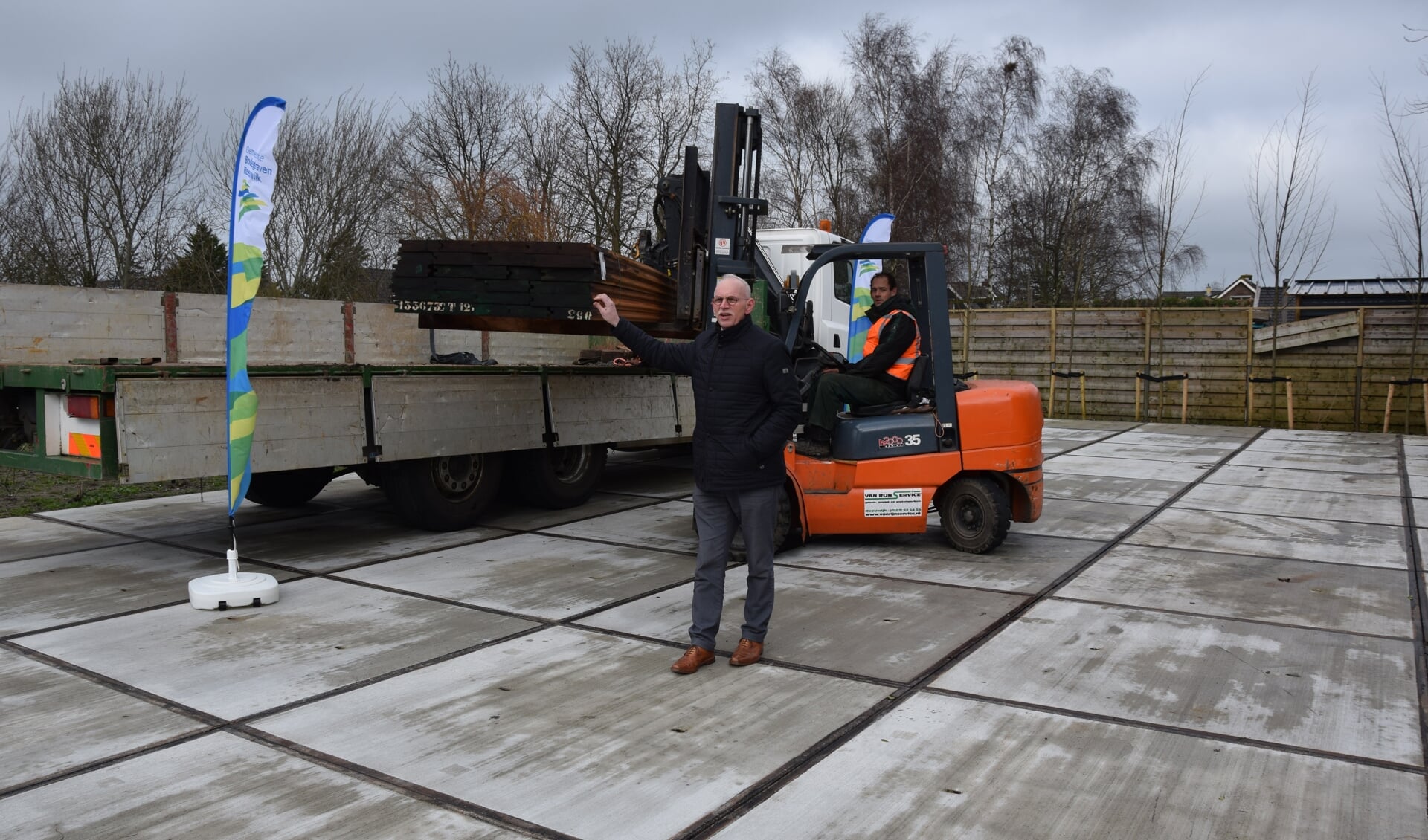 Wethouder Kees Oskam bij de opening van de overslag.